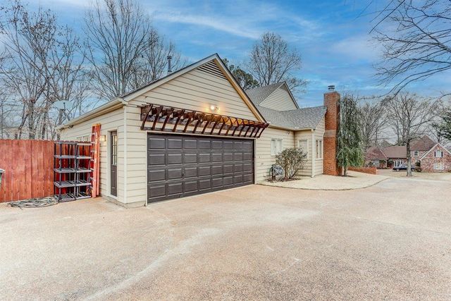 2001 WOODCHASE CV, Memphis, TN 38016