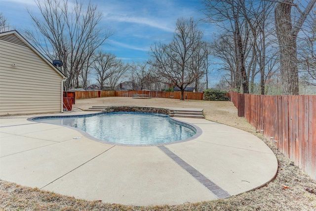 2001 WOODCHASE CV, Memphis, TN 38016