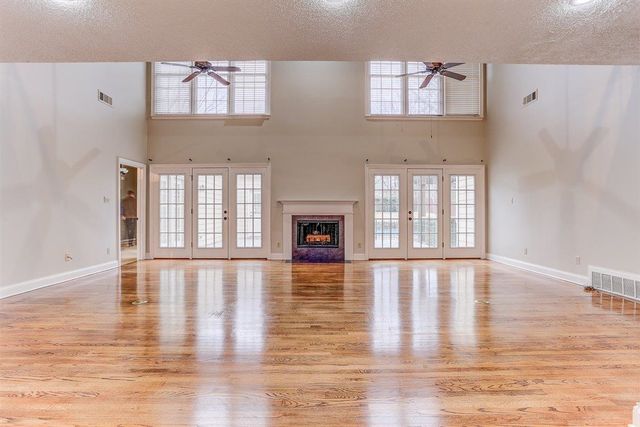 2001 WOODCHASE CV, Memphis, TN 38016