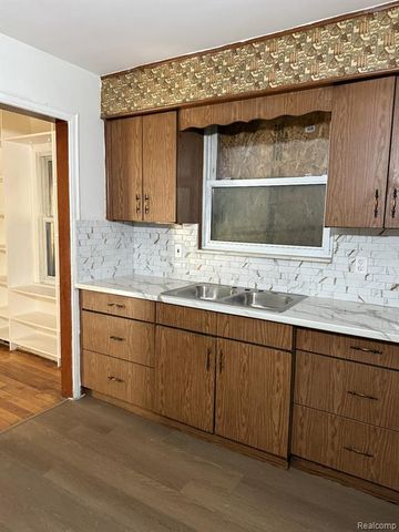 13801 Fordham Street, Detroit, MI 48205