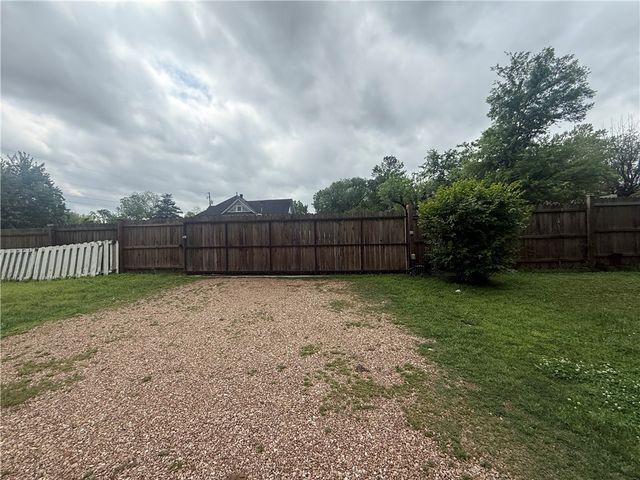 1320 Denver Avenue, Russellville, AR 72801