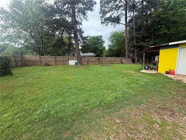 1320 Denver Avenue, Russellville, AR 72801