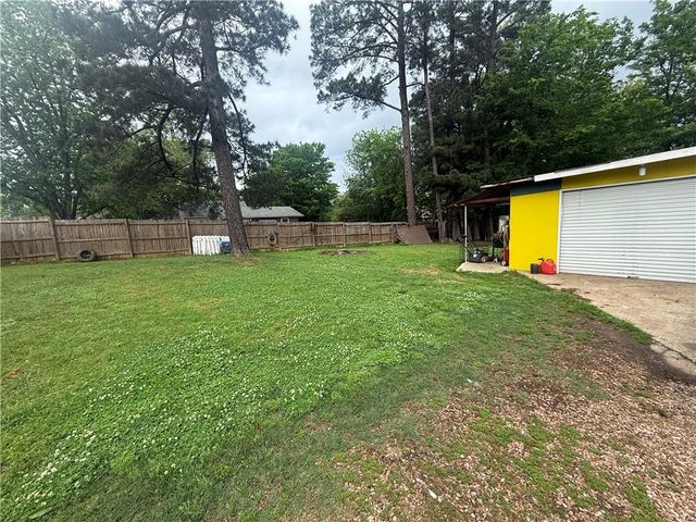 1320 Denver Avenue, Russellville, AR 72801