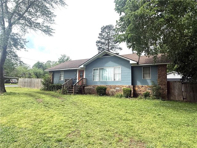 1320 Denver Avenue, Russellville, AR 72801
