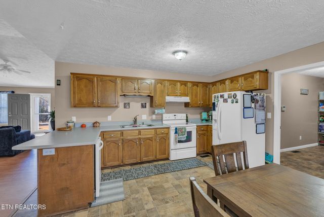 2707 Spruce Loop, Crossville, TN 38555