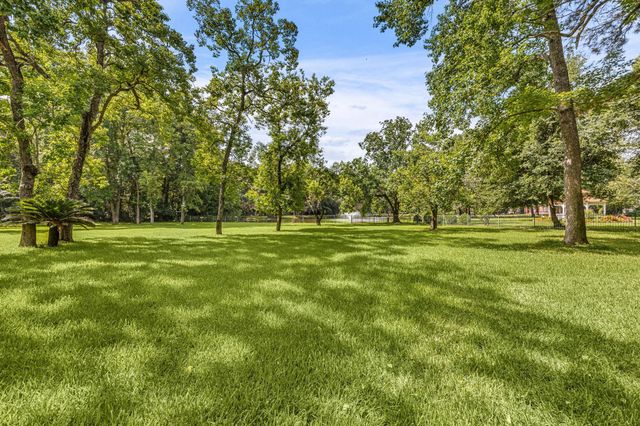 17511 Hawkin Lane, Tomball, TX 77377