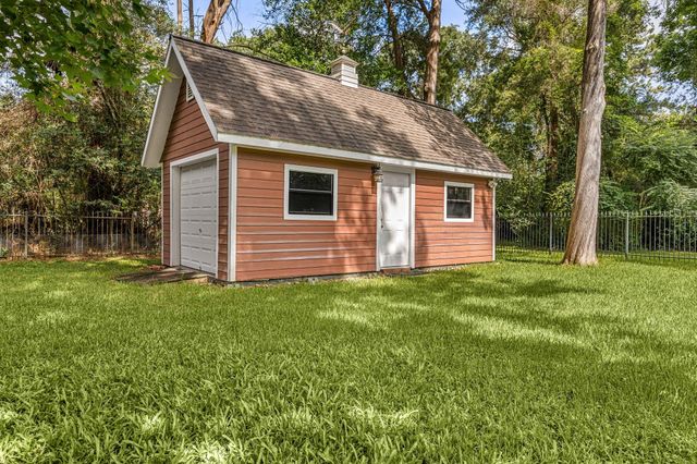 17511 Hawkin Lane, Tomball, TX 77377