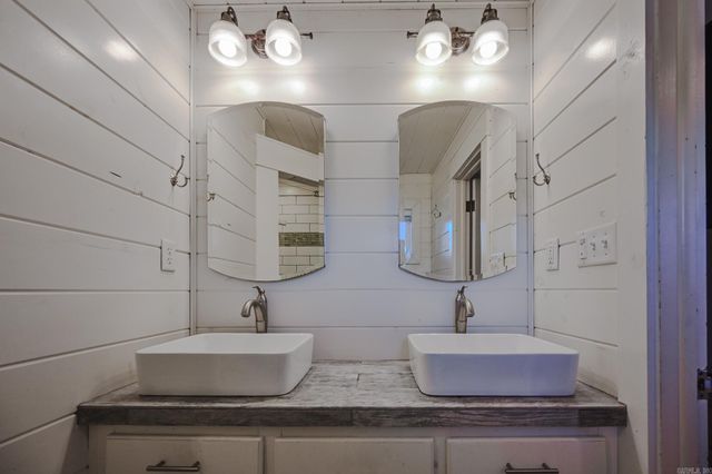 101 Eight St, Mena, AR 71953