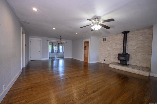 101 Eight St, Mena, AR 71953