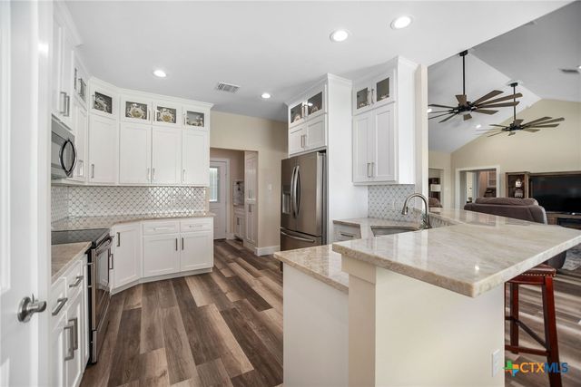 105 N Redfish Retreat Drive, Port Lavaca, TX 77979
