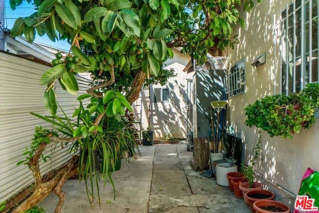 339 N Rampart Boulevard, Los Angeles, CA 90026