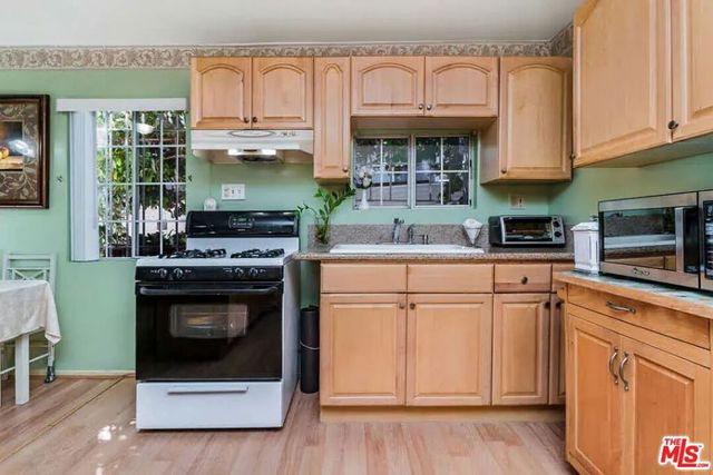 339 N Rampart Boulevard, Los Angeles, CA 90026