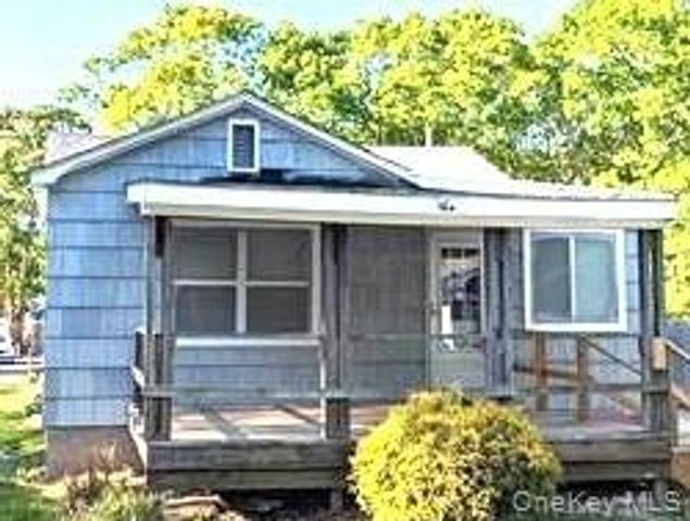 48 Eleanor Avenue, Mastic, NY 11950
