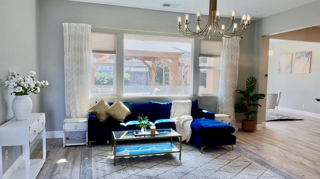 2845 E Goshen, Fresno, CA 93720