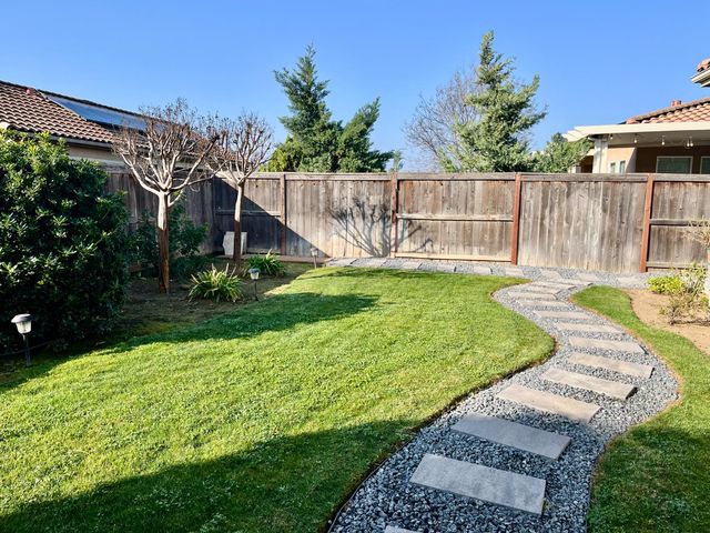 2845 E Goshen, Fresno, CA 93720