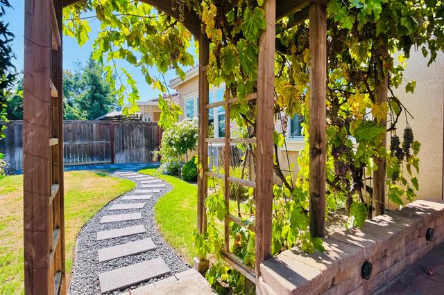 2845 E Goshen, Fresno, CA 93720