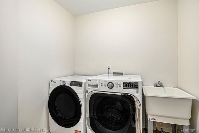 59696 Twin Pines Drive, Lyon Charter Township, MI 48165