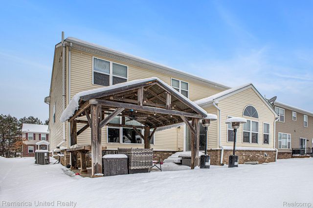 59696 Twin Pines Drive, Lyon Charter Township, MI 48165