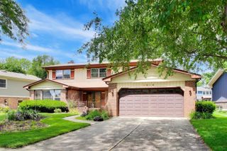 1014 E Crabtree Drive, Arlington Heights, IL 60004