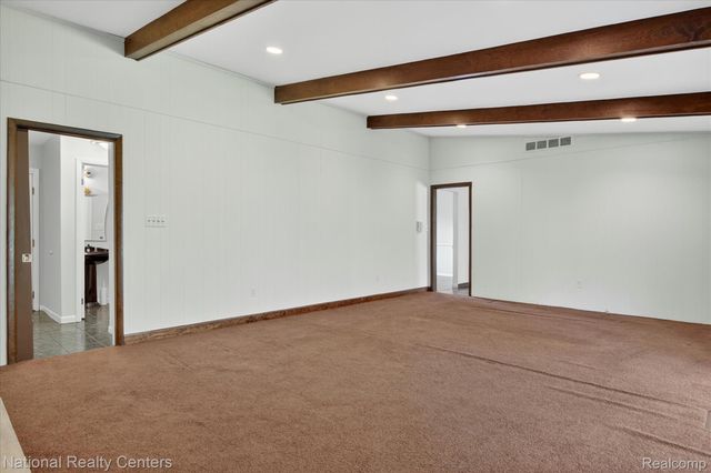 21730 Riverview Drive, Beverly Hills Village, MI 48025
