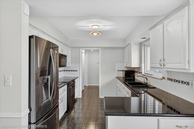 21730 Riverview Drive, Beverly Hills Village, MI 48025