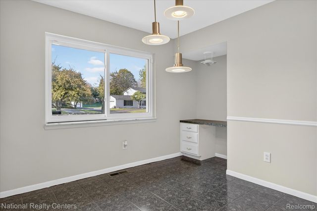 21730 Riverview Drive, Beverly Hills Village, MI 48025