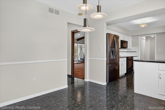 21730 Riverview Drive, Beverly Hills Village, MI 48025