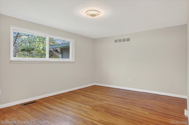 21730 Riverview Drive, Beverly Hills Village, MI 48025