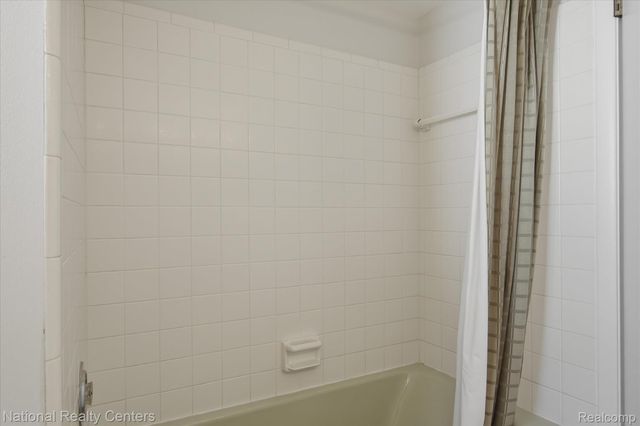 21730 Riverview Drive, Beverly Hills Village, MI 48025