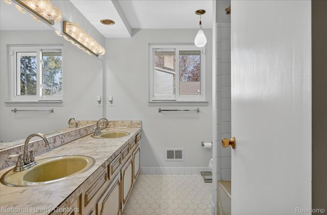 21730 Riverview Drive, Beverly Hills Village, MI 48025