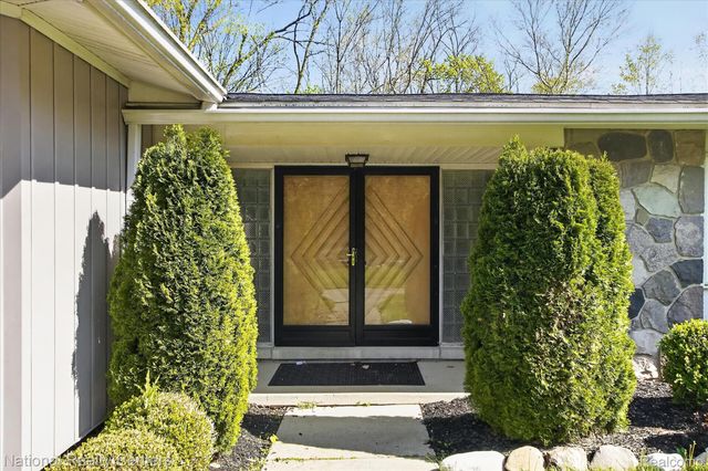 21730 Riverview Drive, Beverly Hills Village, MI 48025