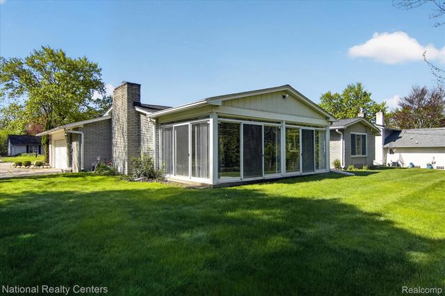 21730 Riverview Drive, Beverly Hills Village, MI 48025