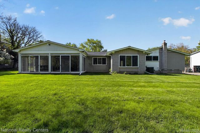 21730 Riverview Drive, Beverly Hills Village, MI 48025