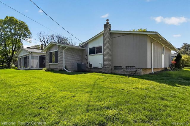 21730 Riverview Drive, Beverly Hills Village, MI 48025