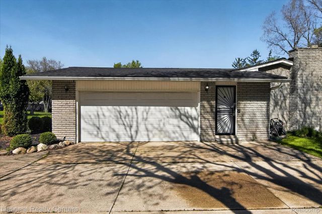 21730 Riverview Drive, Beverly Hills Village, MI 48025