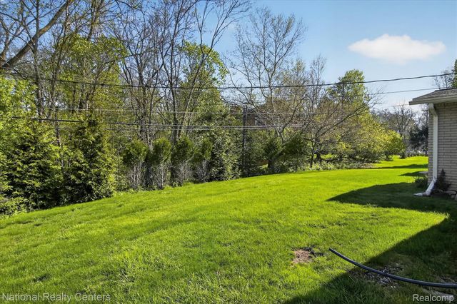 21730 Riverview Drive, Beverly Hills Village, MI 48025