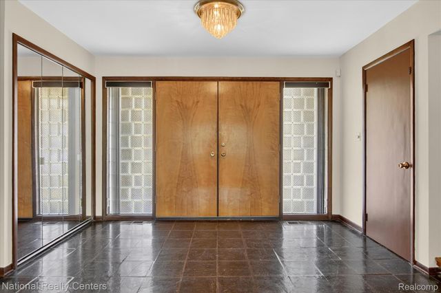 21730 Riverview Drive, Beverly Hills Village, MI 48025