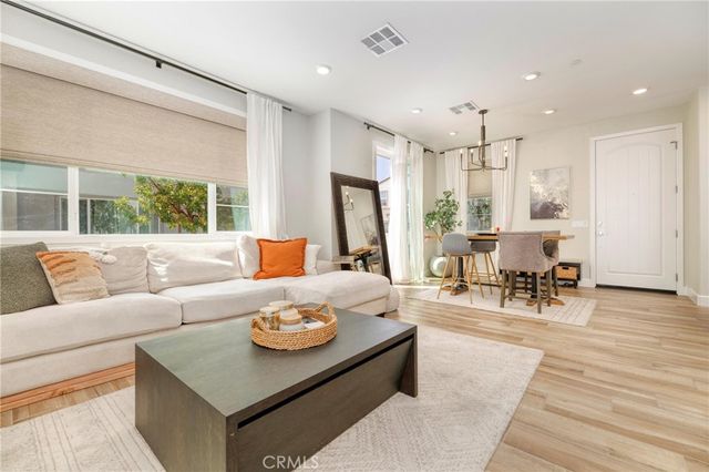 2556 Little Rock, Simi Valley, CA 93065