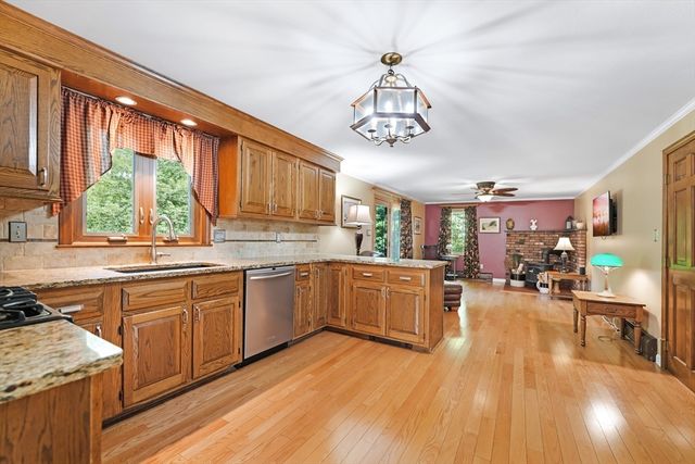 757 Middle Rd, Acushnet, MA 02743