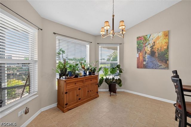 527 SW 40th TER, Cape Coral, FL 33914