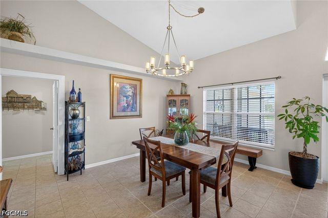 527 SW 40th TER, Cape Coral, FL 33914