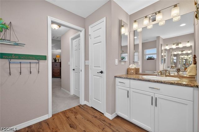 527 SW 40th TER, Cape Coral, FL 33914