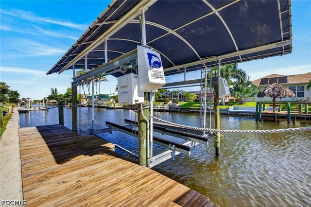 527 SW 40th TER, Cape Coral, FL 33914