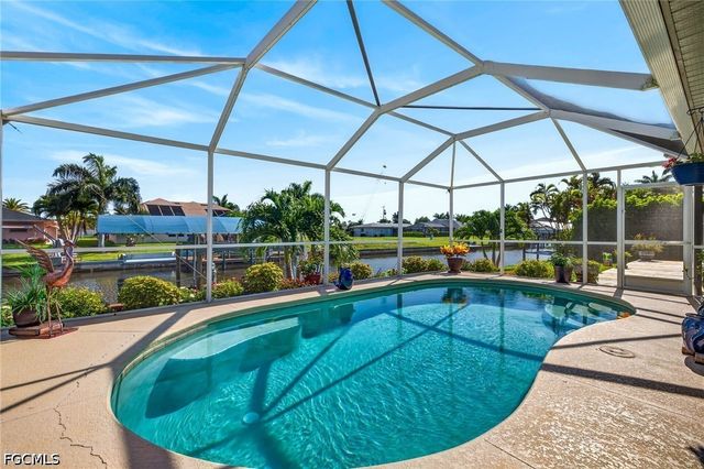 527 SW 40th TER, Cape Coral, FL 33914
