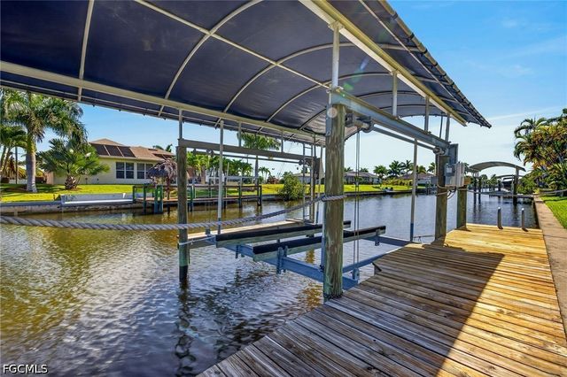 527 SW 40th TER, Cape Coral, FL 33914