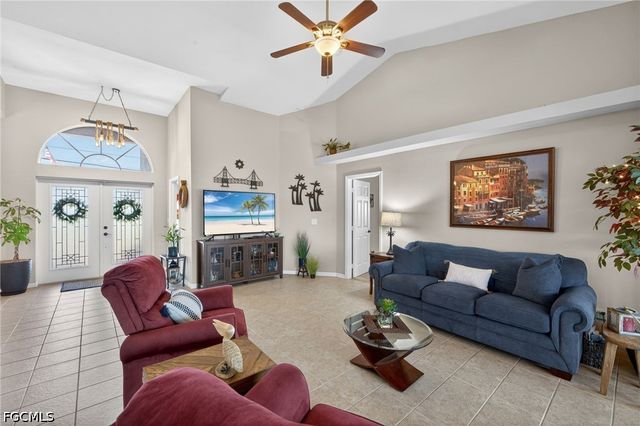 527 SW 40th TER, Cape Coral, FL 33914