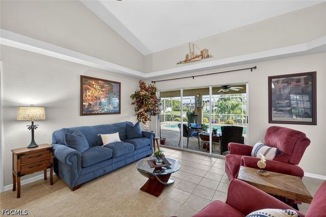 527 SW 40th TER, Cape Coral, FL 33914