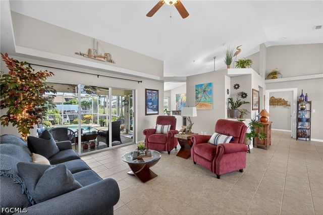 527 SW 40th TER, Cape Coral, FL 33914