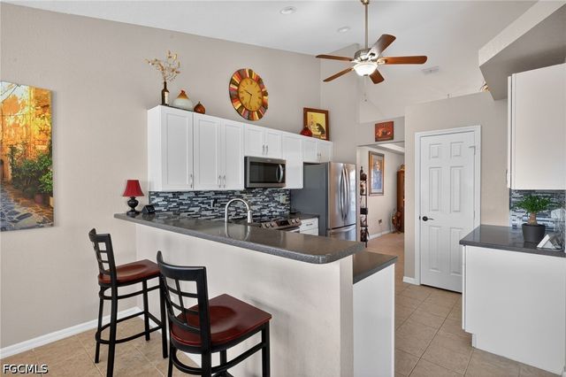 527 SW 40th TER, Cape Coral, FL 33914