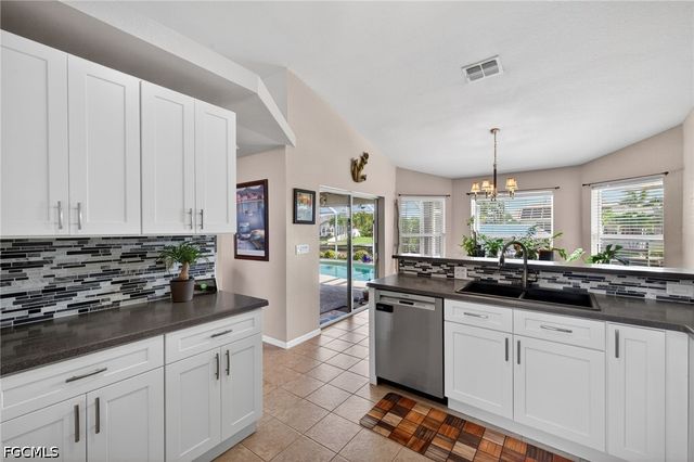 527 SW 40th TER, Cape Coral, FL 33914